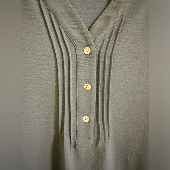 Vince Camuto Blue Top - Picture 2 of 5